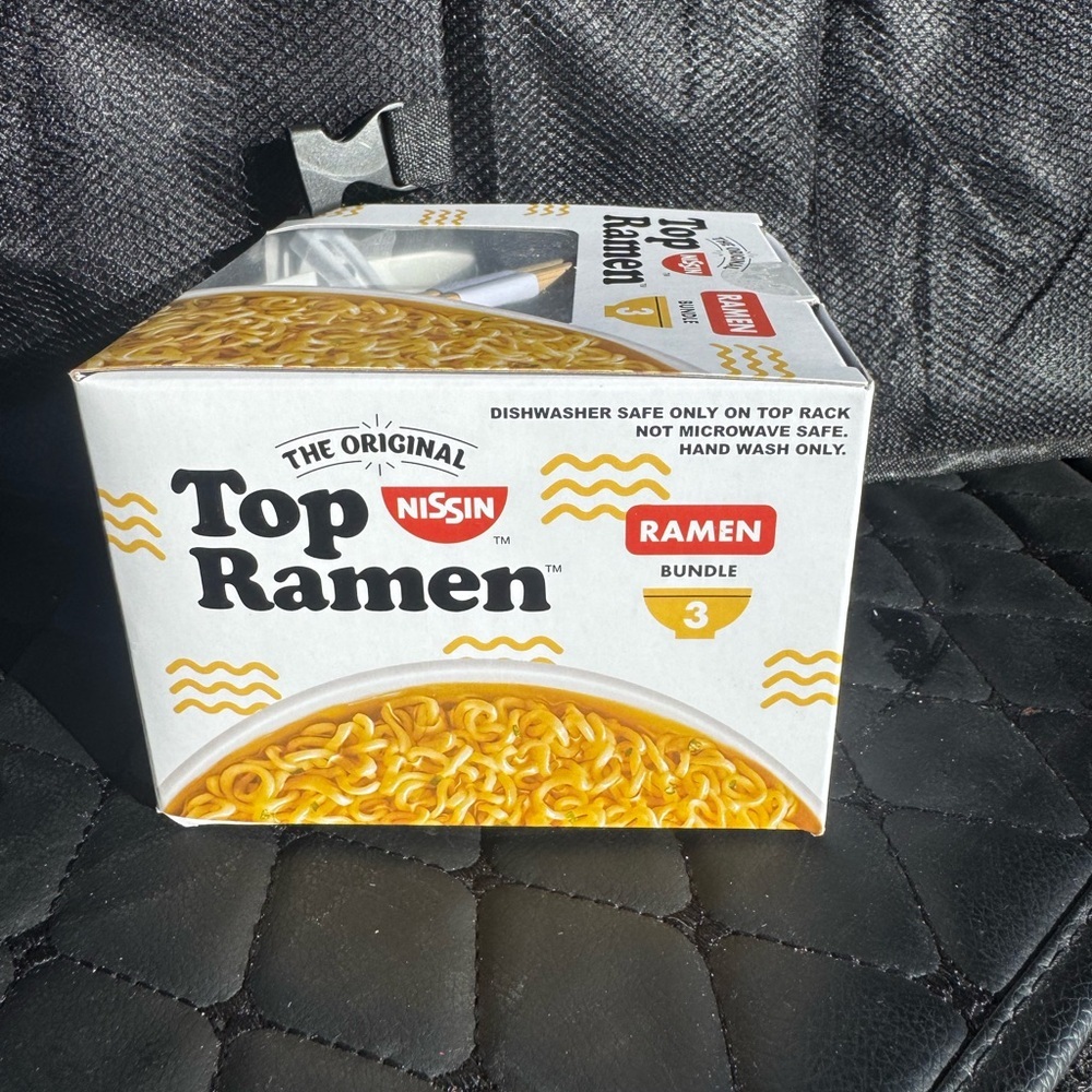 ISSI Ramen Bowl Set with Black and Red Accents - Picture 9 of 9